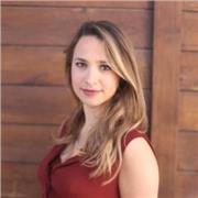 Profesora y terapeuta experta en gestión emocional, comunicación asertiva y oratoria. Trabajo la seguridad personal online y 1 a 1